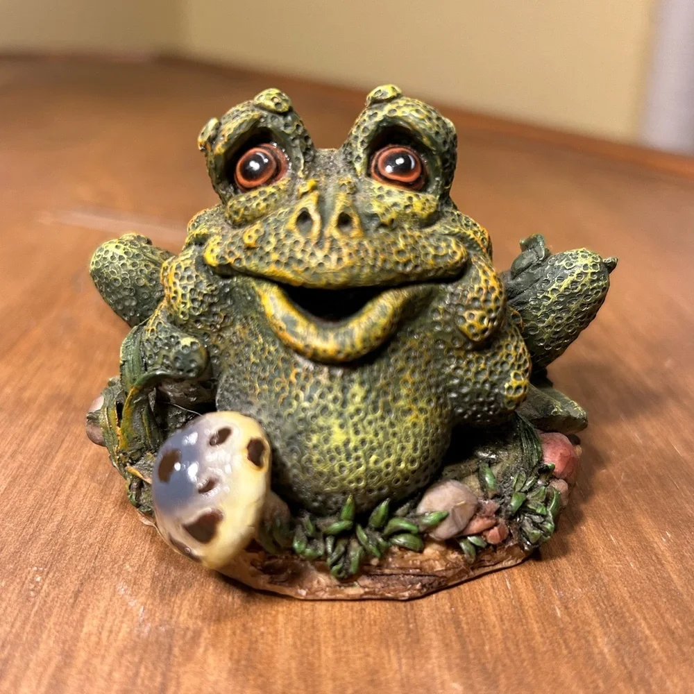 1999 Frog Follies By Character Collectibles Frog/Toad Sitting in Grass Vintage